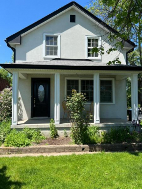 3BDRM Home minutes to Port Credit & Waterfront trails in Mississauga